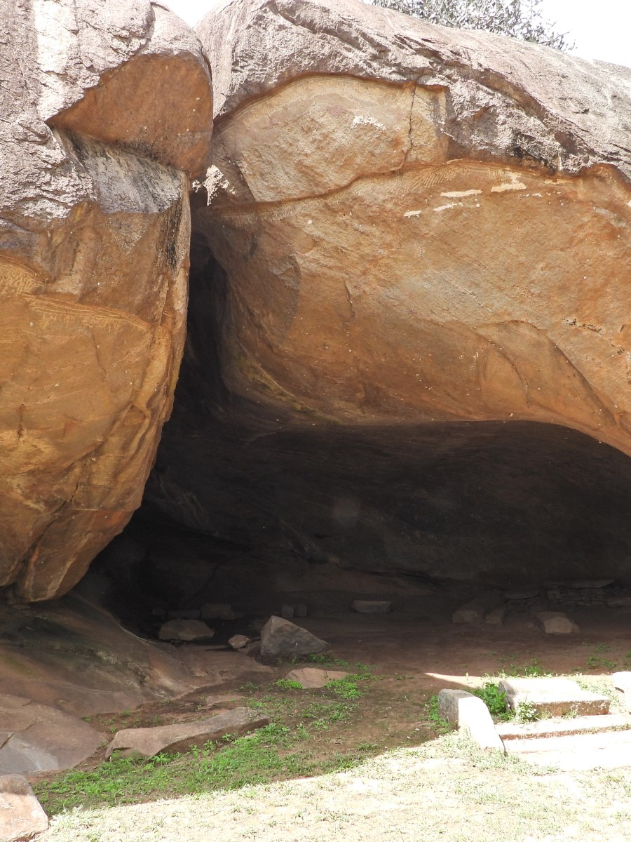 Vessagiriya Cave Complex